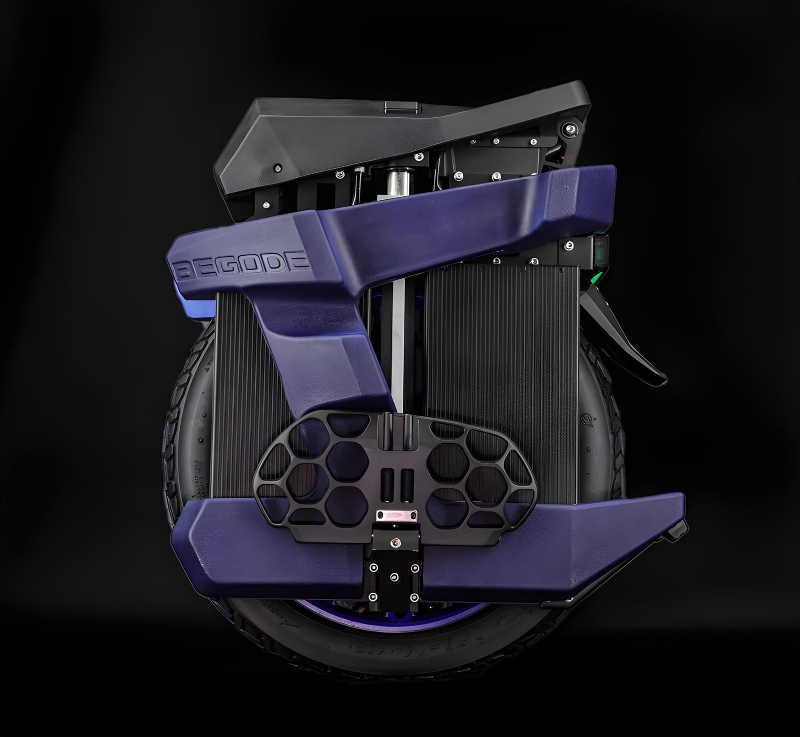 Begode EX30 electric unicycle Begode EX30 electric unicycle featuring a robust motor and large battery, designed for high speeds and long-distance travel